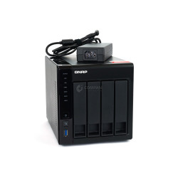 QNAP TS-451+ 4-BAY LFF NAS SERVER 12TB 4x 3tb SATA